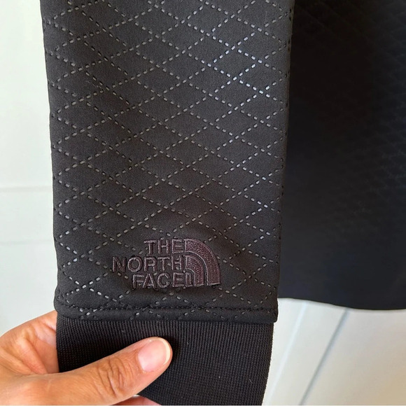 The North Face Women’s Small Black Hooded Jacket Recover Up, Lightweight - Picture 7 of 12